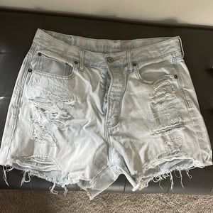 American Eagle 90s boyfriend short